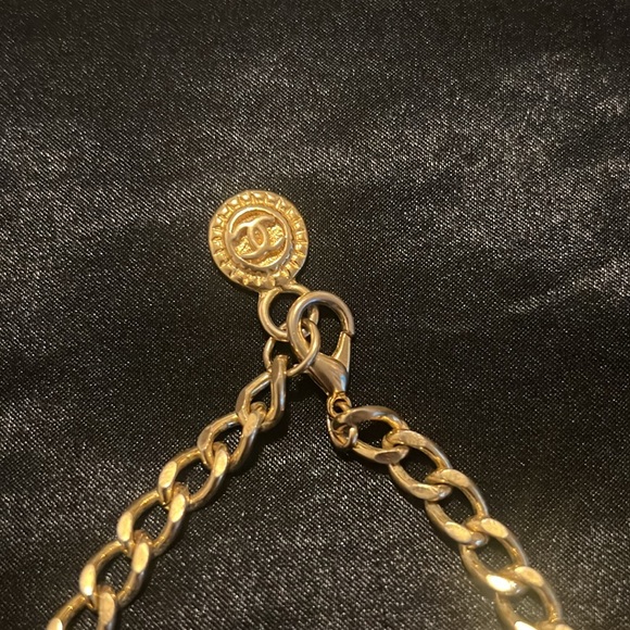 CHANEL Vintage 1980s Faux Pearl Gold Tone Necklace - Picture 3 of 7